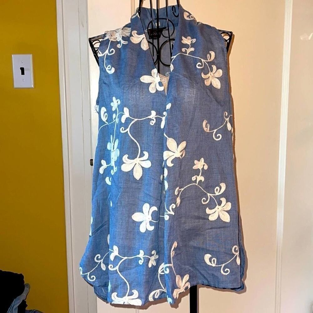 Mari blouse w embroidered detail  NWOT S